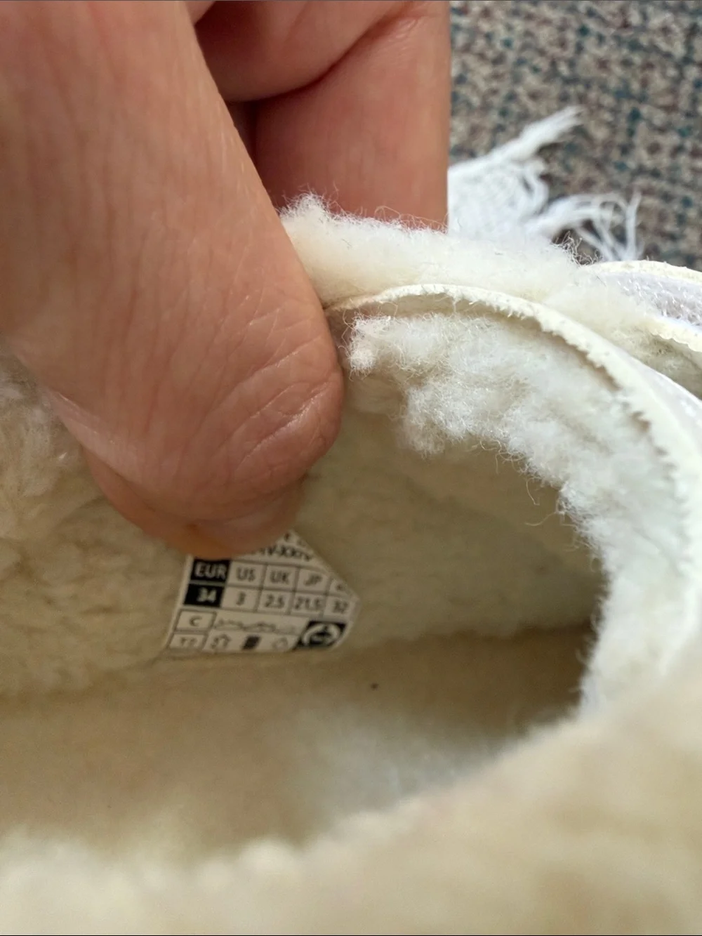 Veja girls Sherpa Esplar Sneakers White/Pink new without box size 3